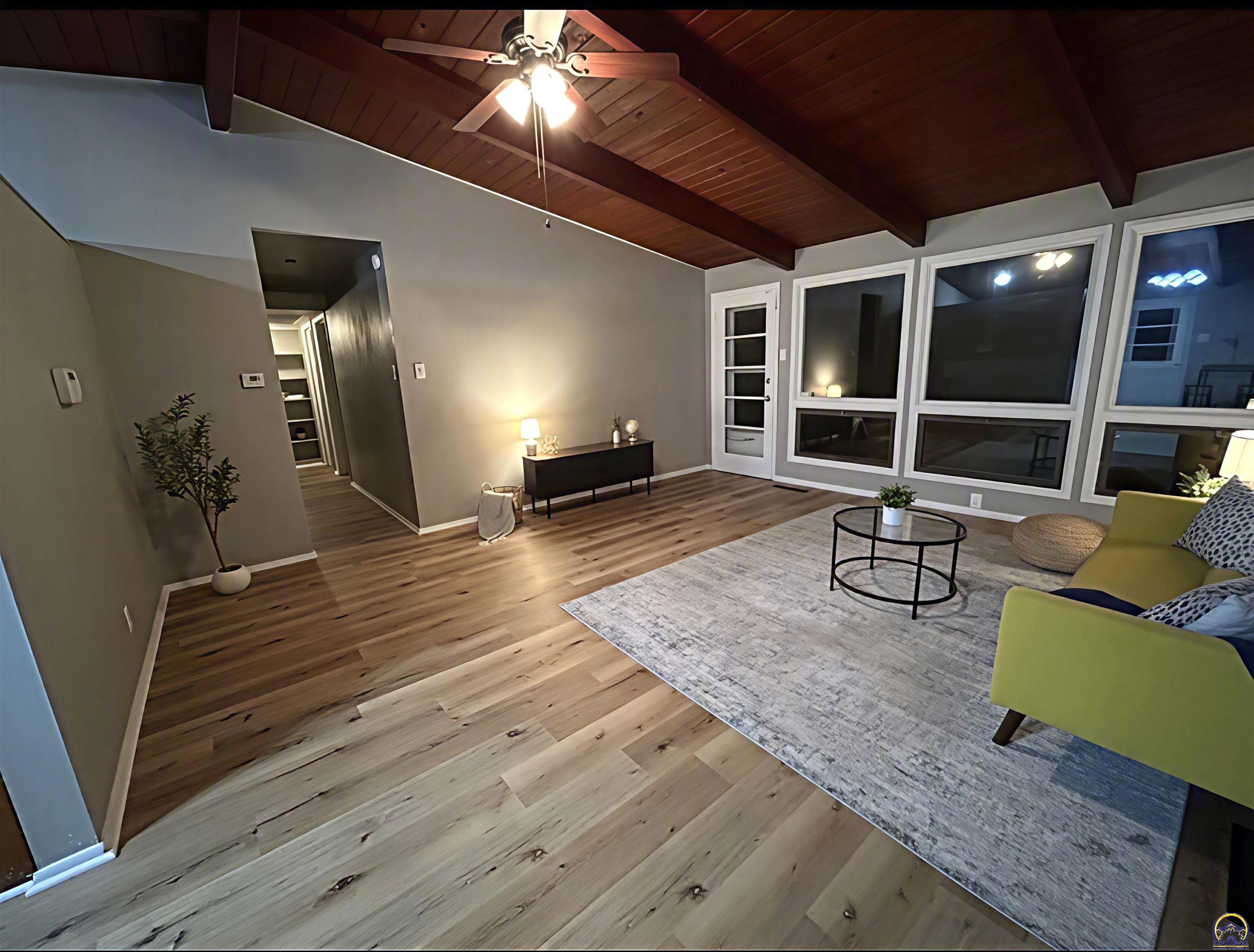 2516 Southwest Burnett Road Topeka, KS 66614 - Photo 2 of 23