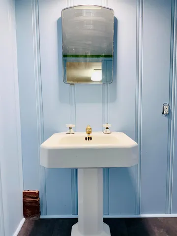 a view of a yard with a house in the background