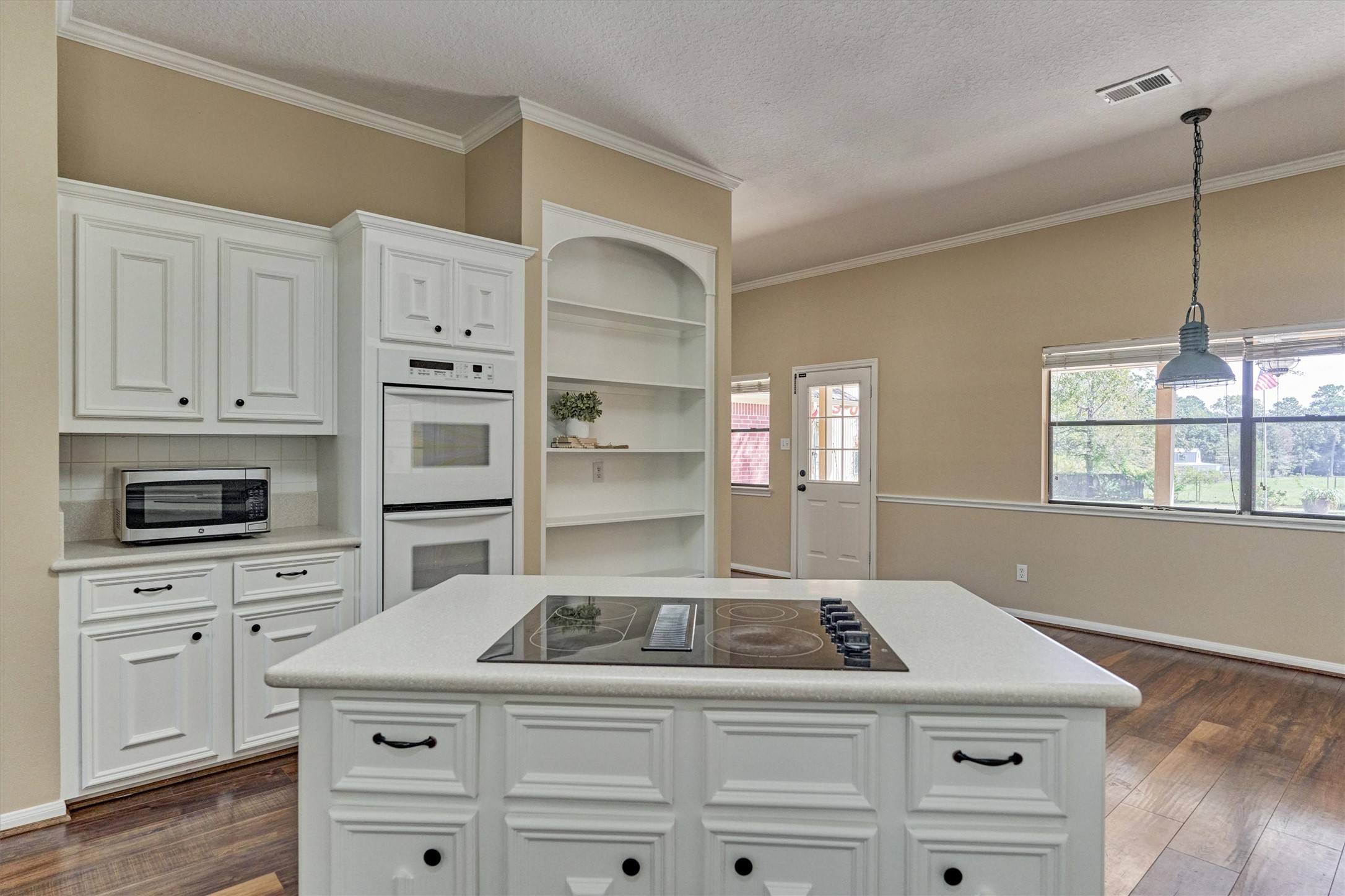 16024 Rabon Chapel Road Montgomery, TX 77316 - Photo 21 of 43 A new cooktop has been put in the island.