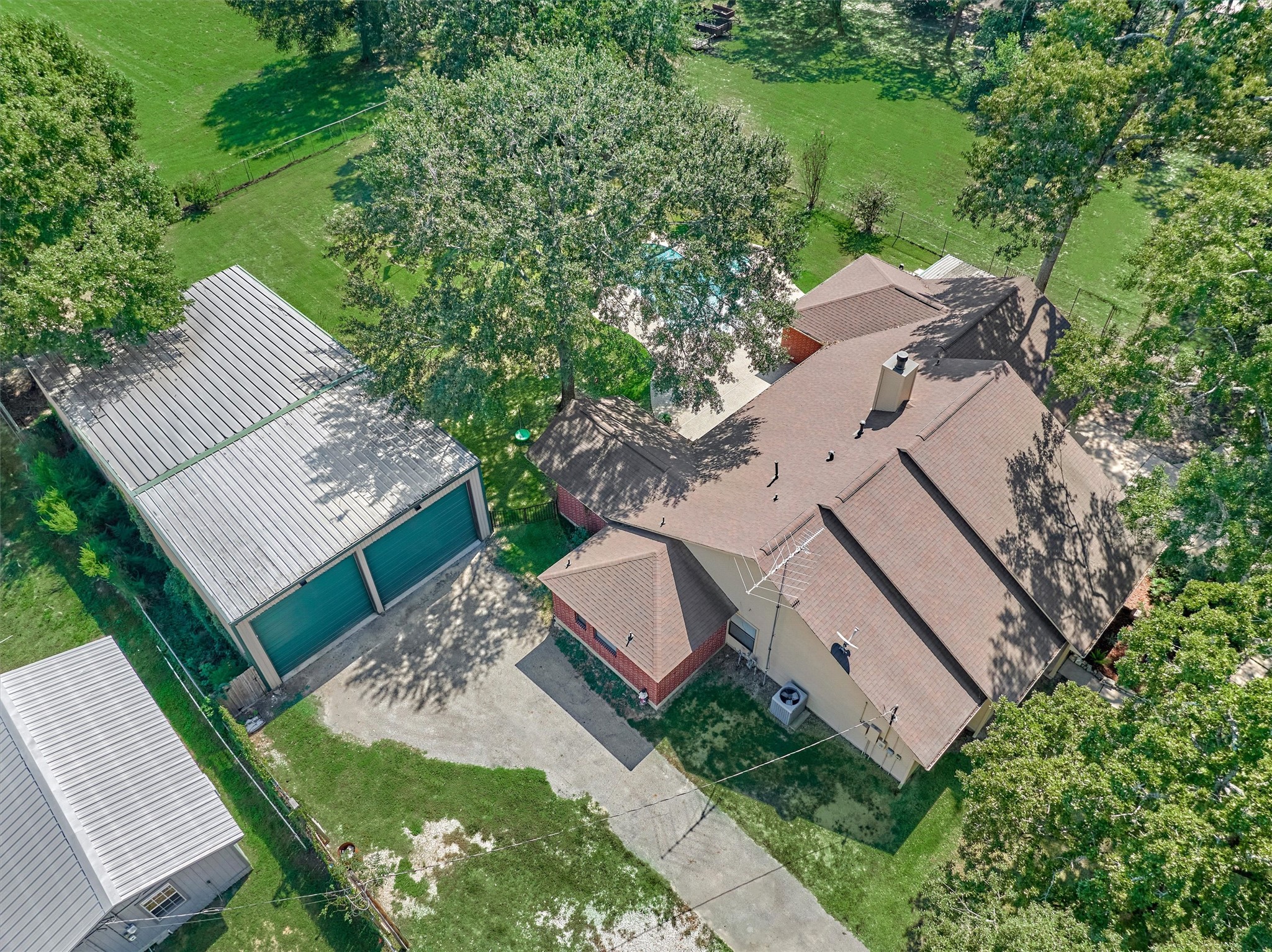 16024 Rabon Chapel Road Montgomery, TX 77316 - Photo 5 of 43 Driveway entrance to the workshop.