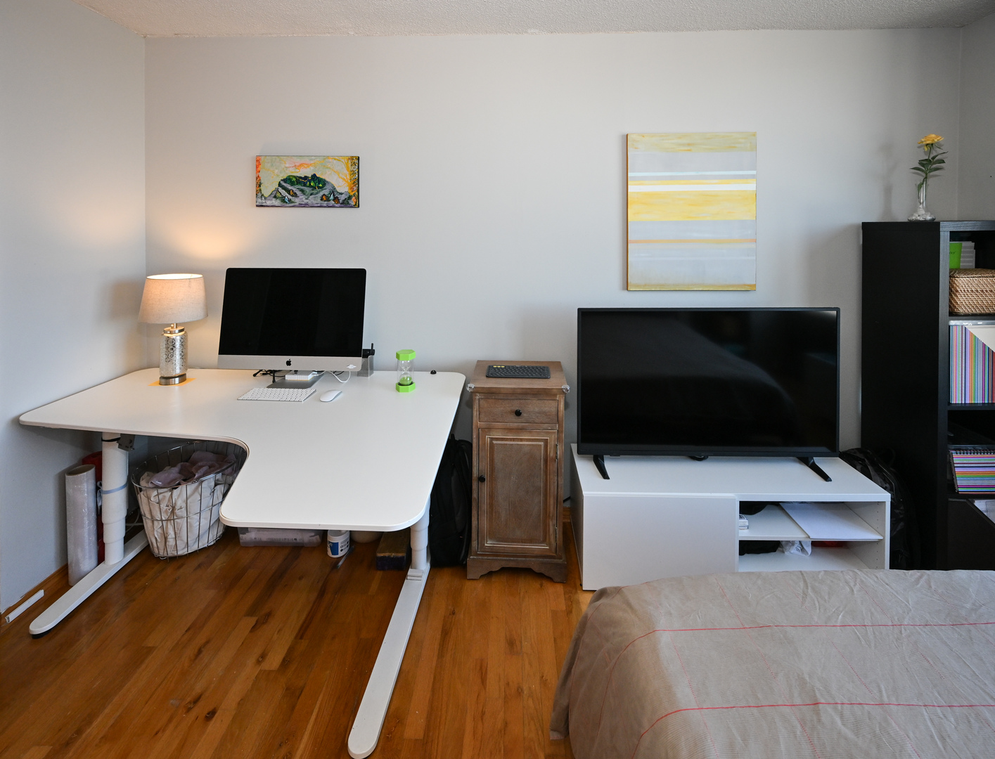 5320 North Sheridan Road, Unit 1011 Chicago, IL 60640 - Photo 17 of 37 a bedroom with a bed and a flat screen tv