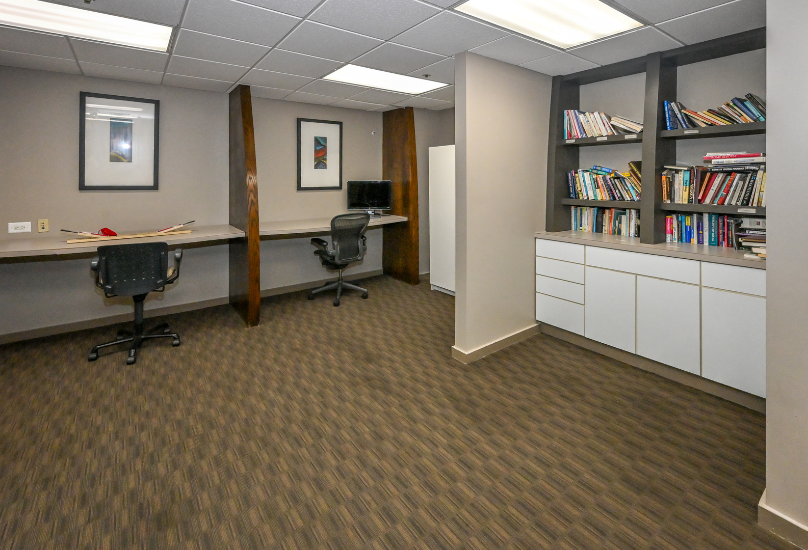 5320 North Sheridan Road, Unit 1011 Chicago, IL 60640 - Photo 26 of 37 a view of a workspace with furniture