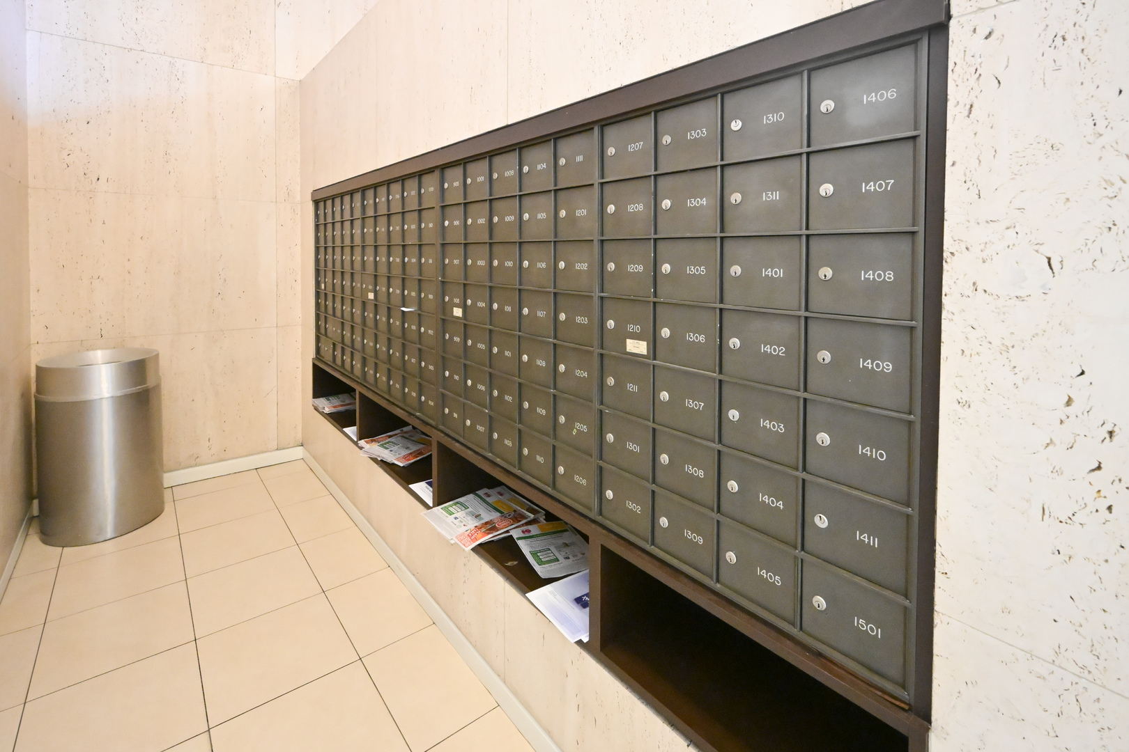 5320 North Sheridan Road, Unit 1011 Chicago, IL 60640 - Photo 35 of 37 a view of entryway with workspace