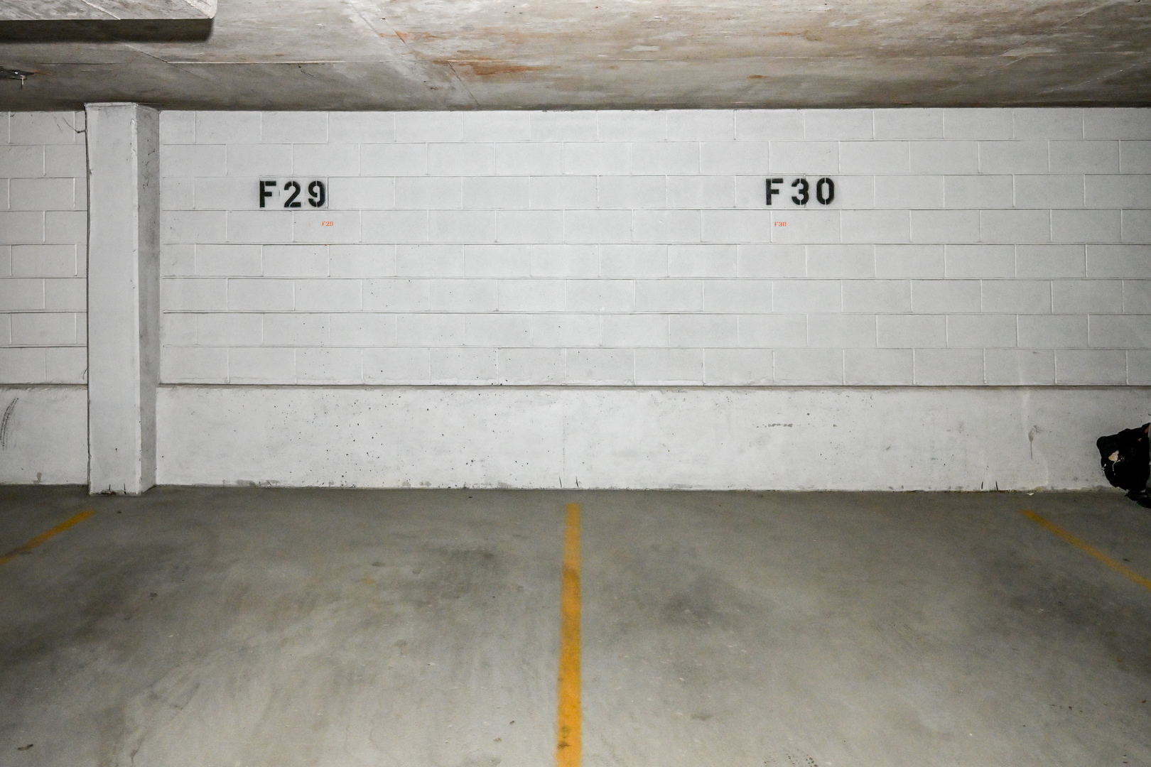 5320 North Sheridan Road, Unit 1011 Chicago, IL 60640 - Photo 37 of 37 a close up of a bathtub
