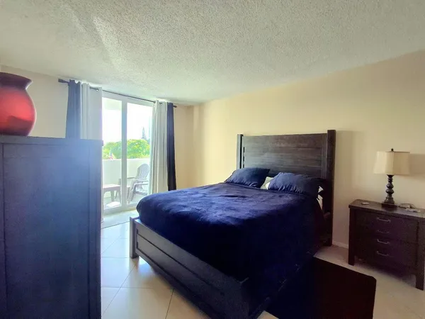 $2,000 | 1421 South Ocean Boulevard, Unit 310, Pompano Beach, FL 33062
