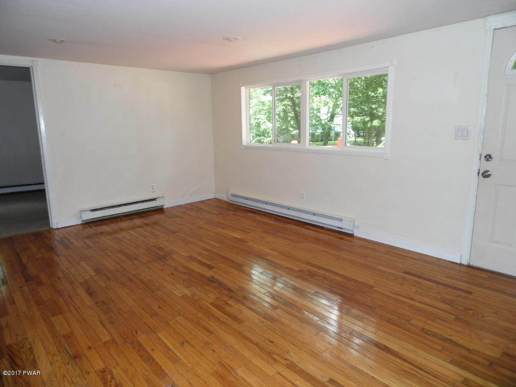 138 Heather Hill Road Dingmans Ferry, PA 18328 - Photo 4 of 21