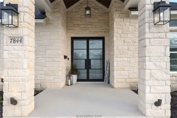 $749,999 | 7844 Mathis Crk Drive, Bryan, TX 77808