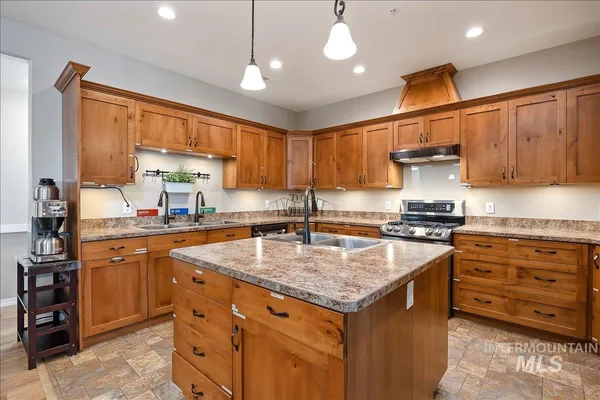 $1,100,000 | 1221 21st Street, Heyburn, ID 83336
