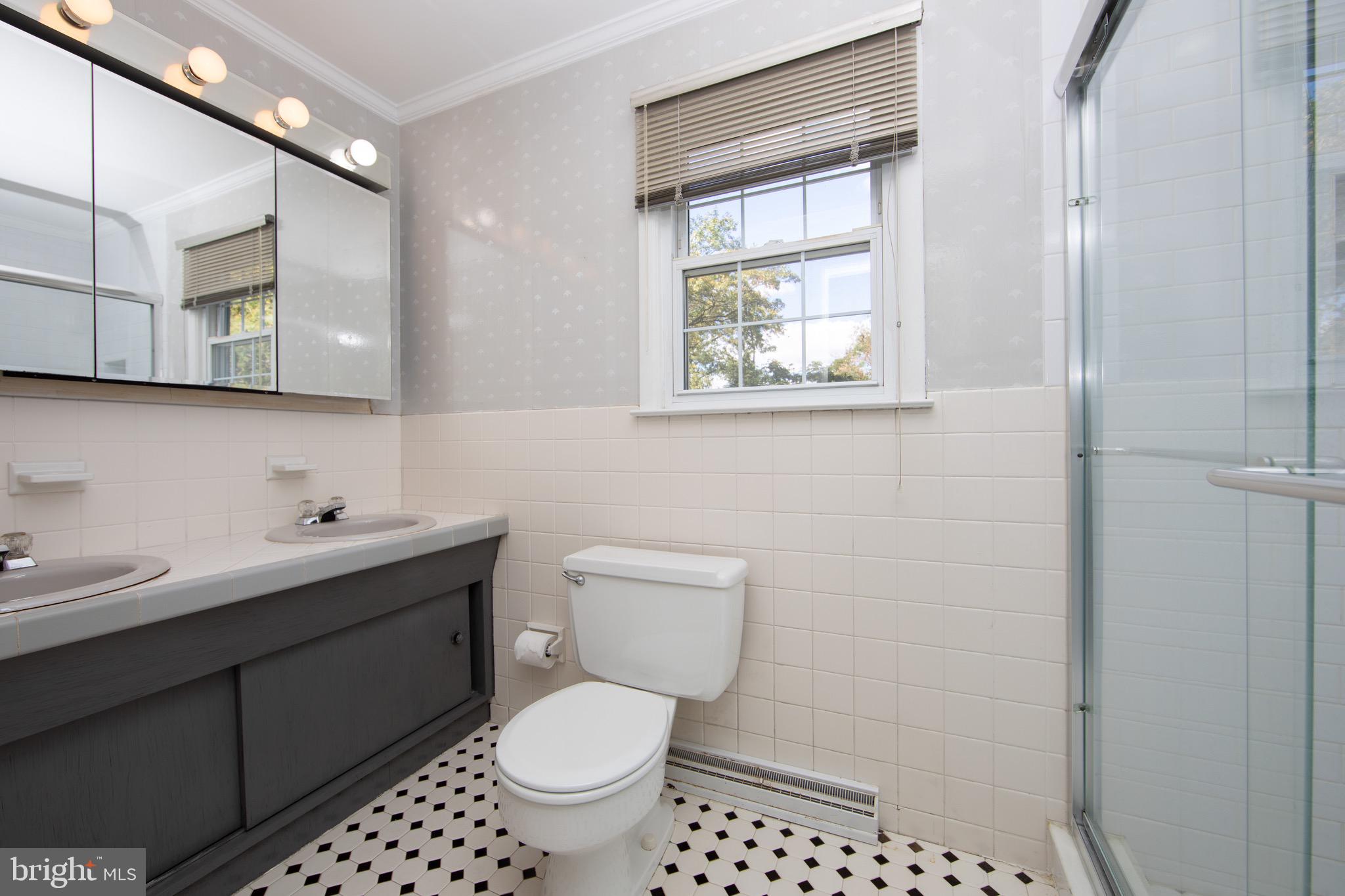 415 Cherry Hill Boulevard Cherry Hill, NJ 08002 - Photo 25 of 50 Primary Bathroom