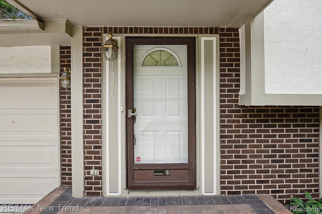 1347 Ruby Avenue Rochester Hills, MI 48309 - Photo 6 of 53