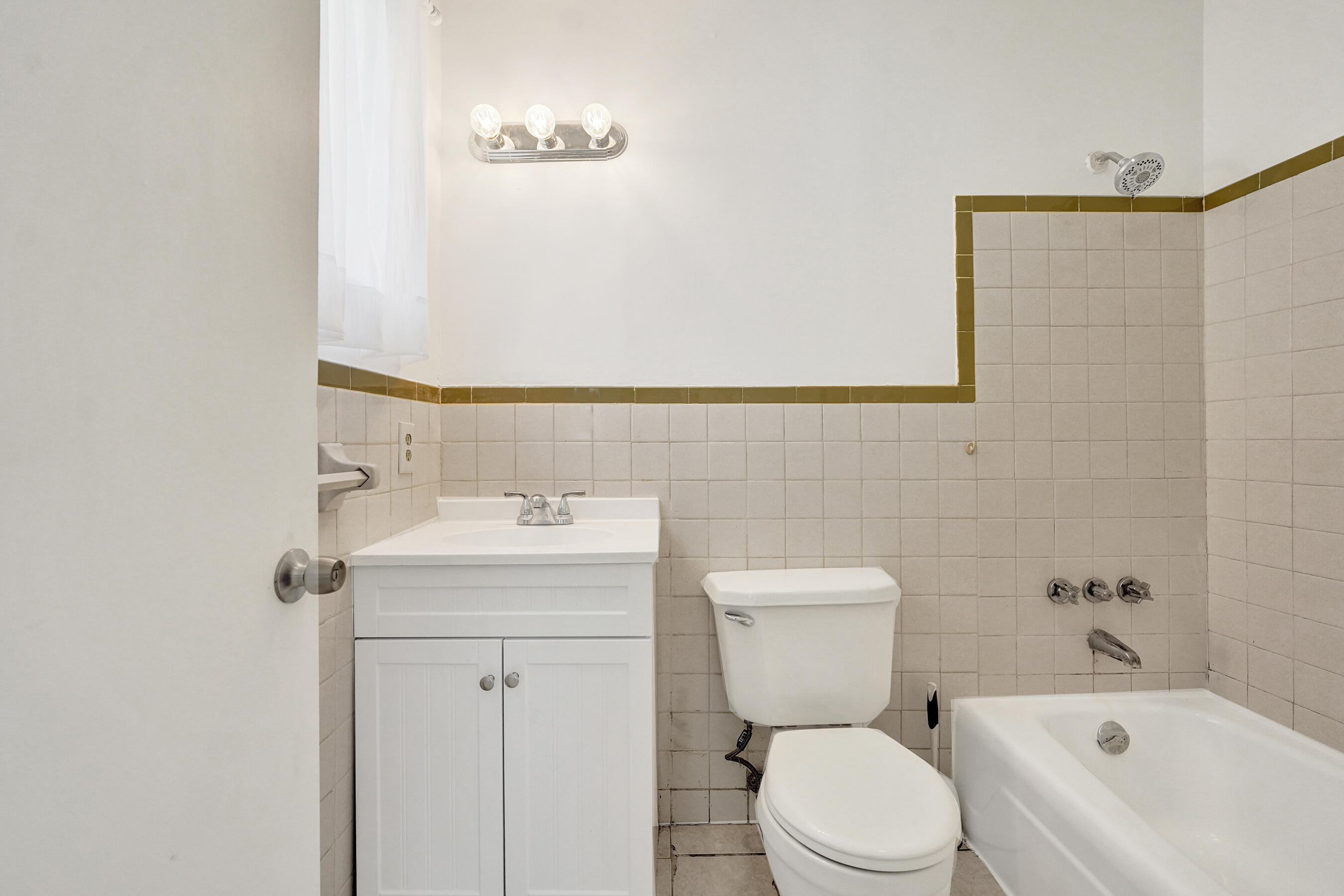 5830 Garfield Street Hollywood, FL 33021 - Photo 18 of 54 Unit 1 - Guest Bath