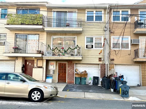 $1,350 | 32 President Street, Unit 1, East Newark, NJ 07029