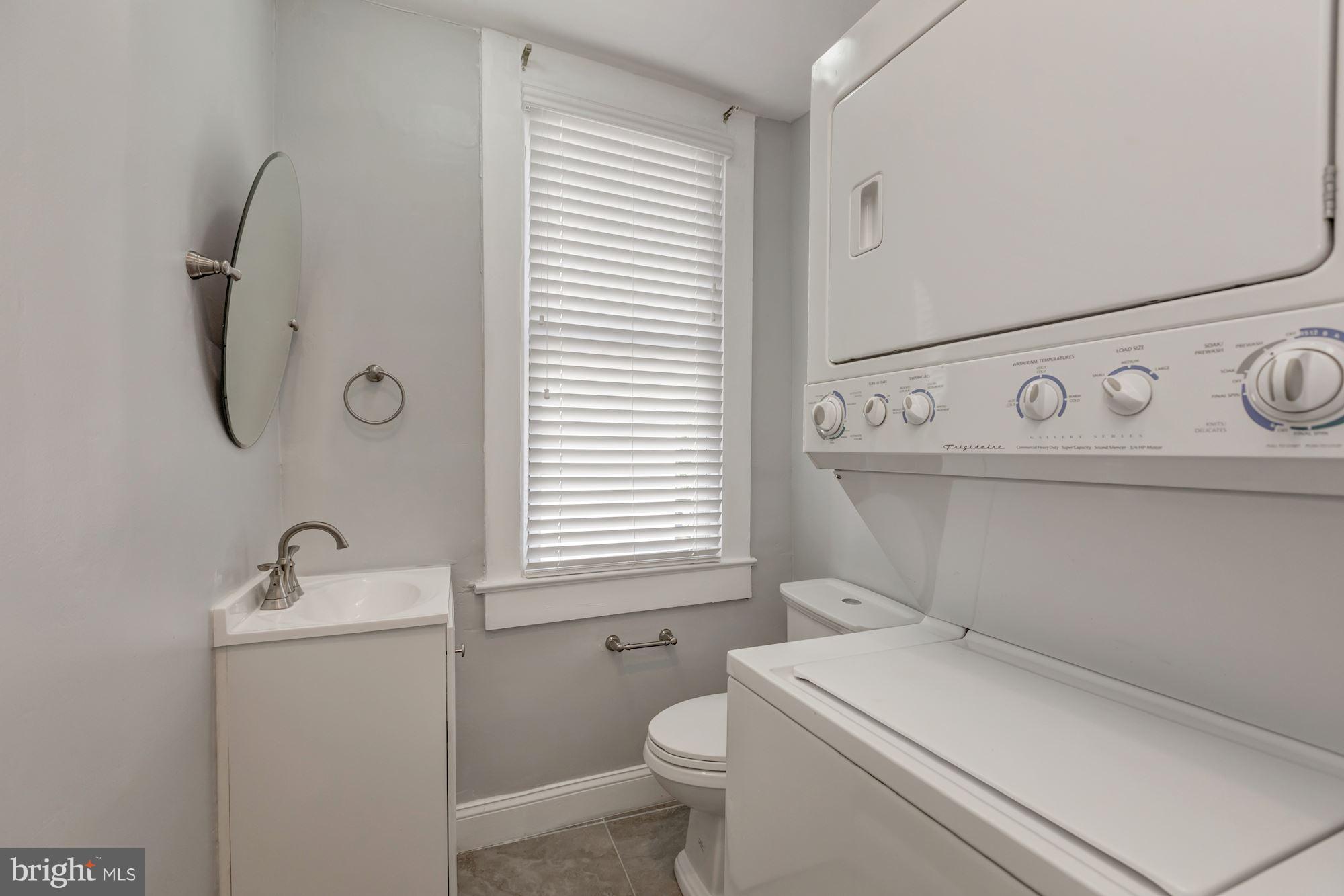 421 E Street Northeast Washington, DC 20002 - Photo 10 of 28 Powder Room