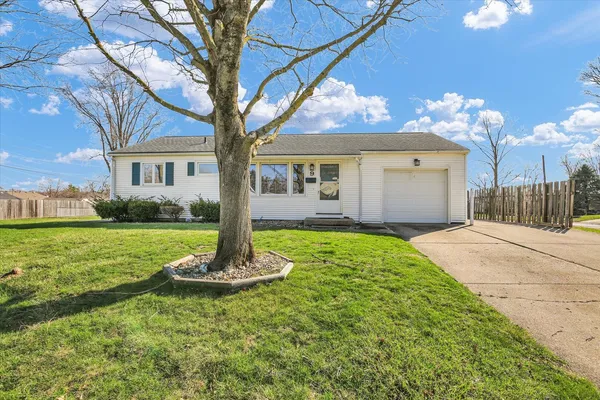 $135,000 | 9 Glenview Drive, Decatur, IL 62521