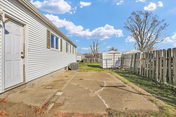 $135,000 | 9 Glenview Drive, Decatur, IL 62521