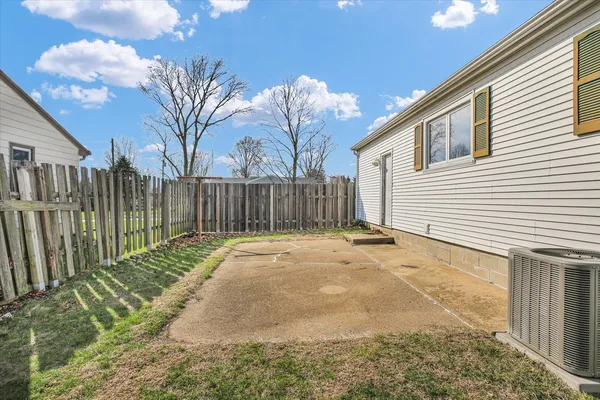 $135,000 | 9 Glenview Drive, Decatur, IL 62521