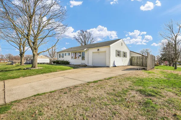 $135,000 | 9 Glenview Drive, Decatur, IL 62521