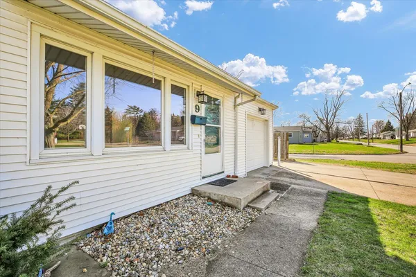 $135,000 | 9 Glenview Drive, Decatur, IL 62521