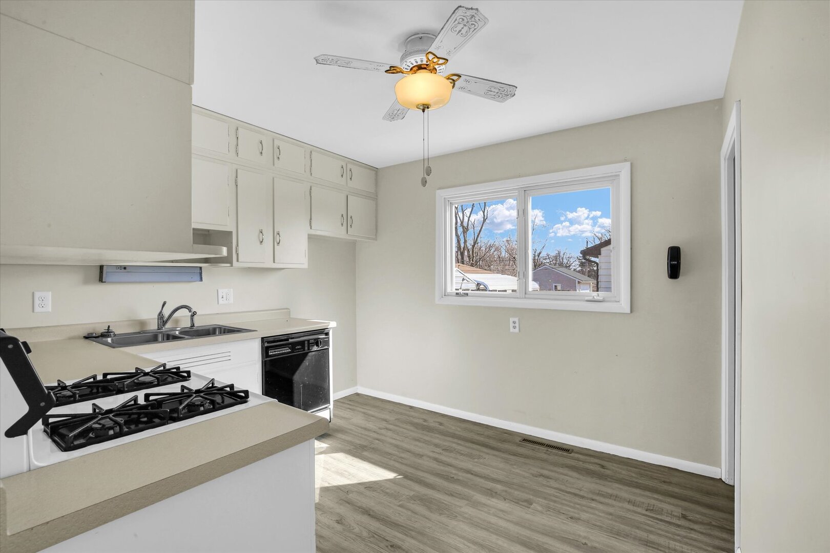 9 Glenview Drive Decatur, IL 62521 - Photo 6 of 31