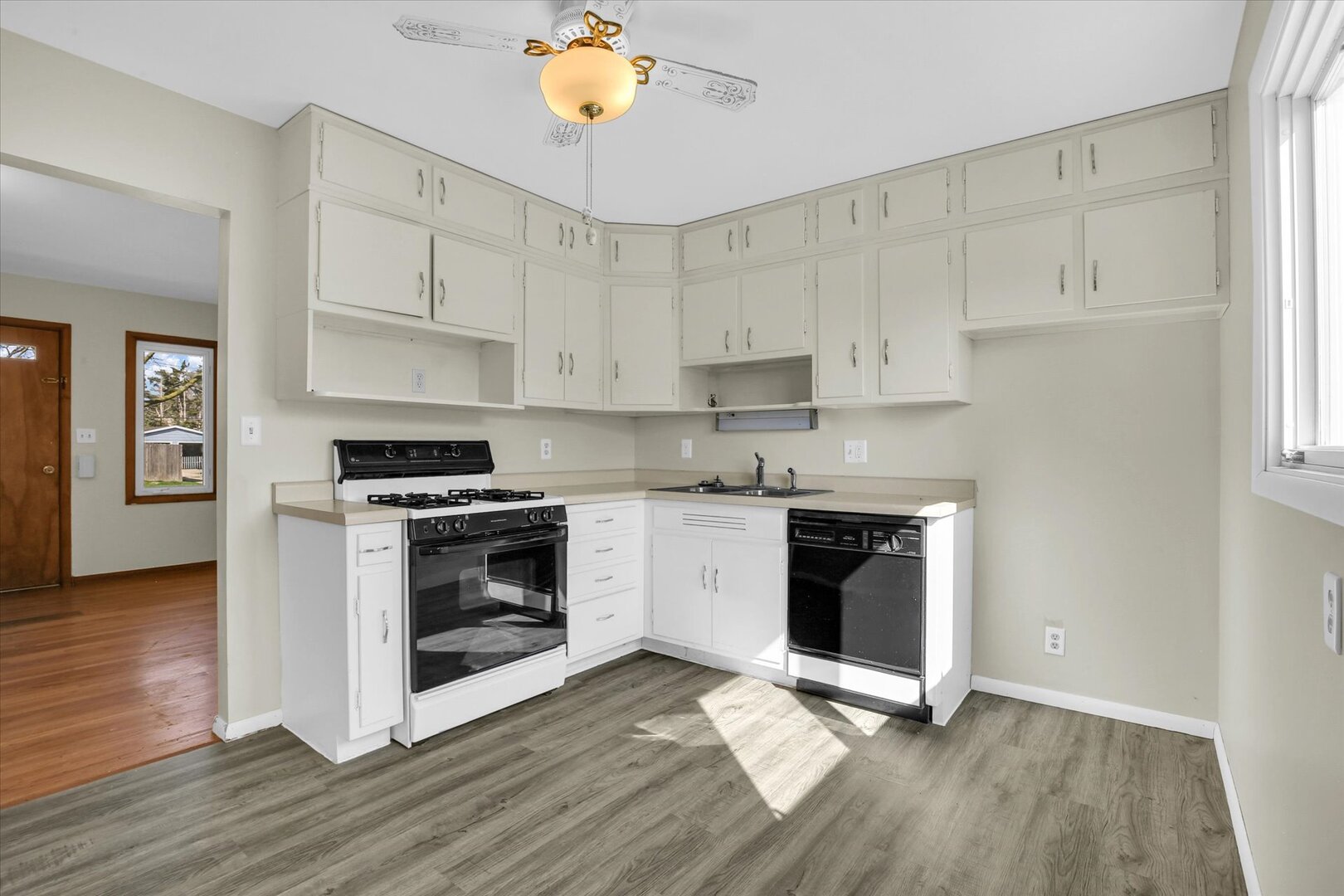 9 Glenview Drive Decatur, IL 62521 - Photo 7 of 31