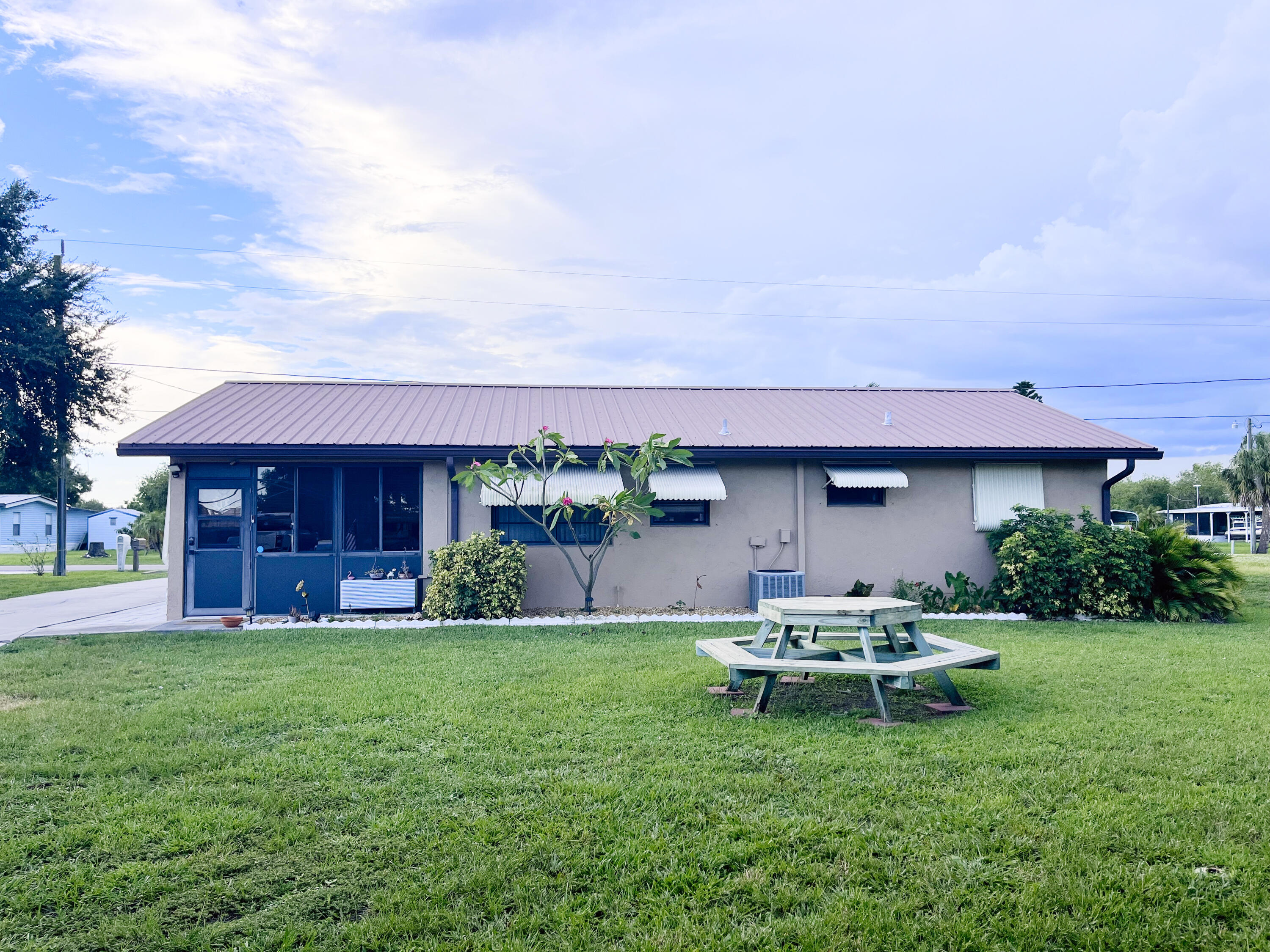 1095 Chobee Loop Okeechobee, FL 34974 - Photo 2 of 18 IMG_3626