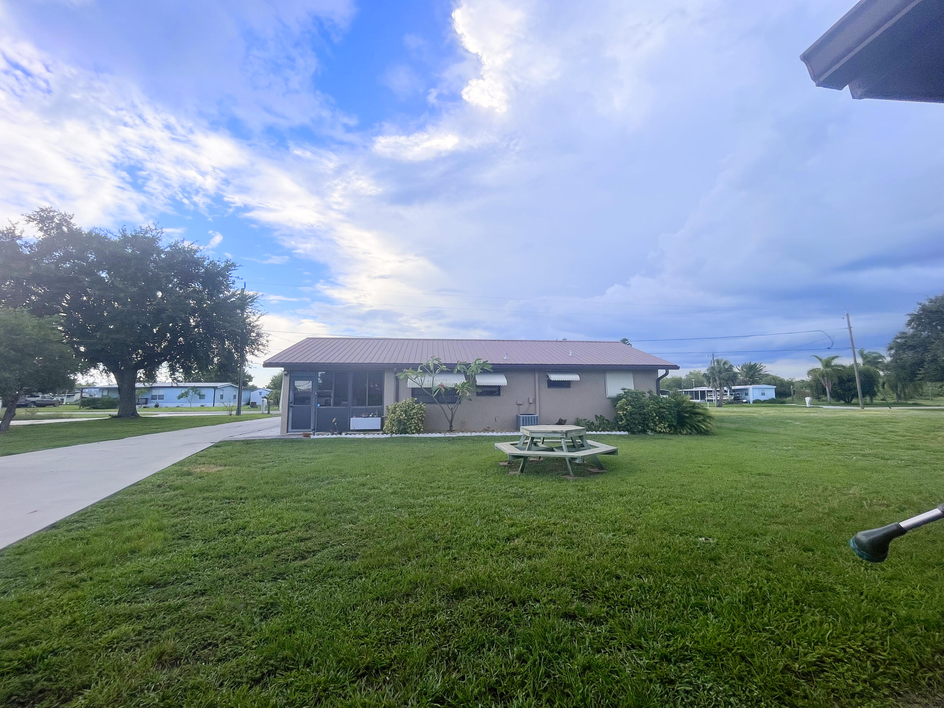 1095 Chobee Loop Okeechobee, FL 34974 - Photo 3 of 18 IMG_3627