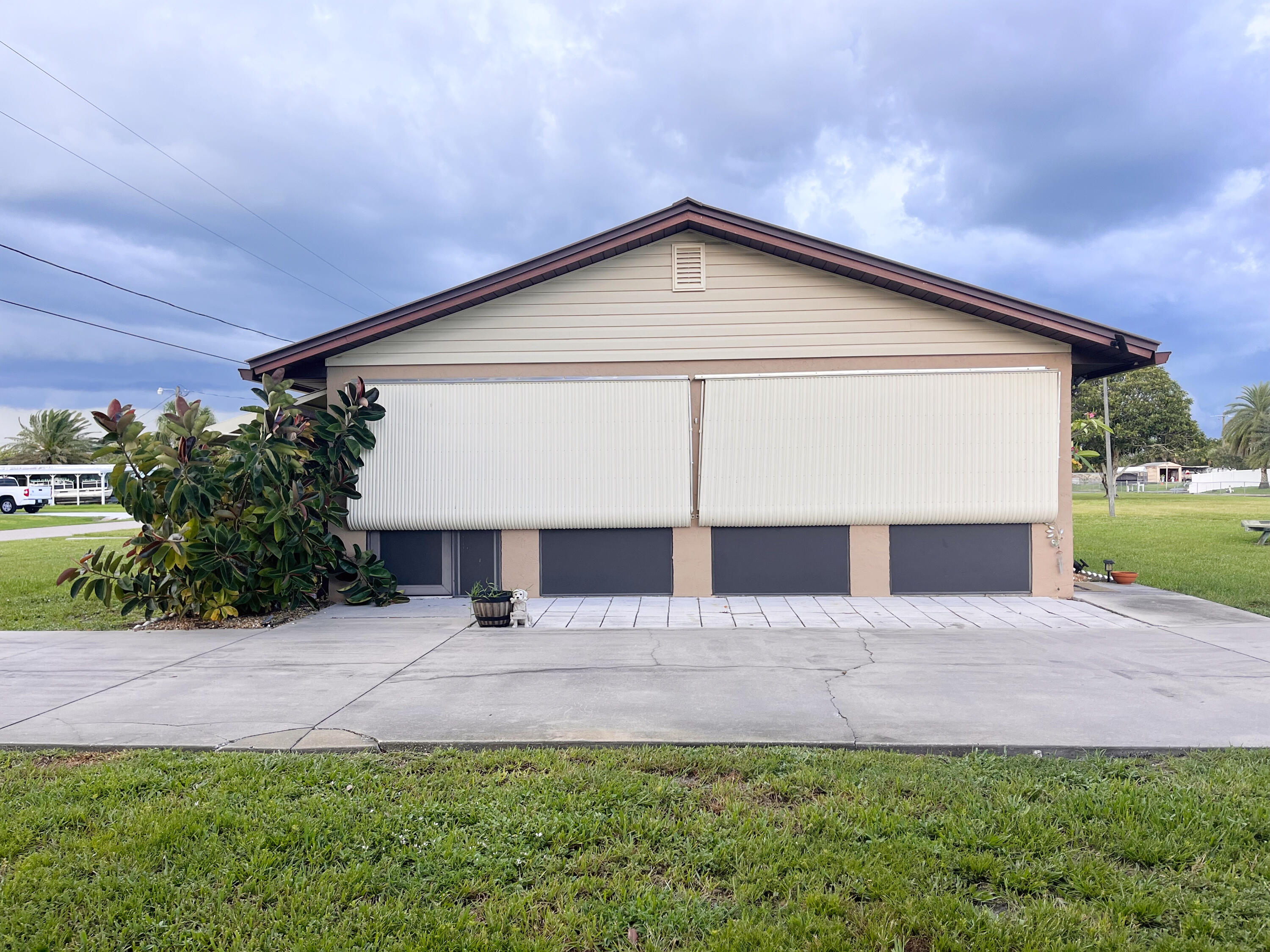 1095 Chobee Loop Okeechobee, FL 34974 - Photo 4 of 18 IMG_3628