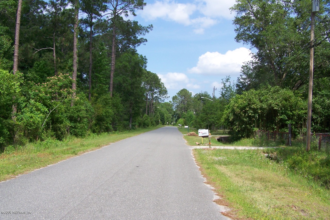 18084 Wells Road Jacksonville, FL 32234 - Photo 5 of 5 Dead end road view