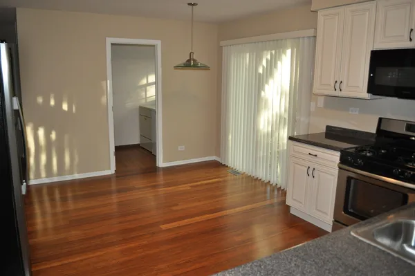 $3,400 | 15 Whispering Drive, Streamwood, IL 60107