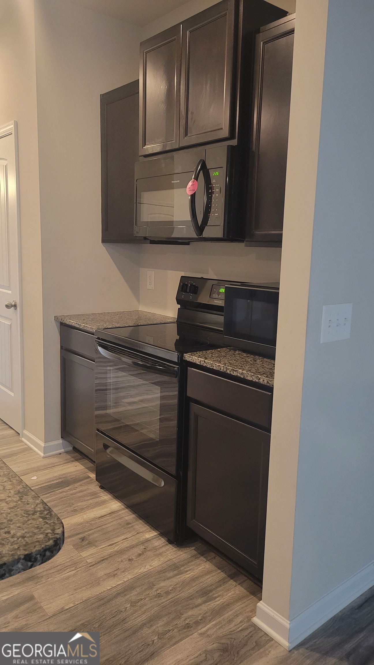 10 Bayberry Circle Southwest Rome, GA 30165 - Photo 16 of 38 a kitchen with appliances and cabinets