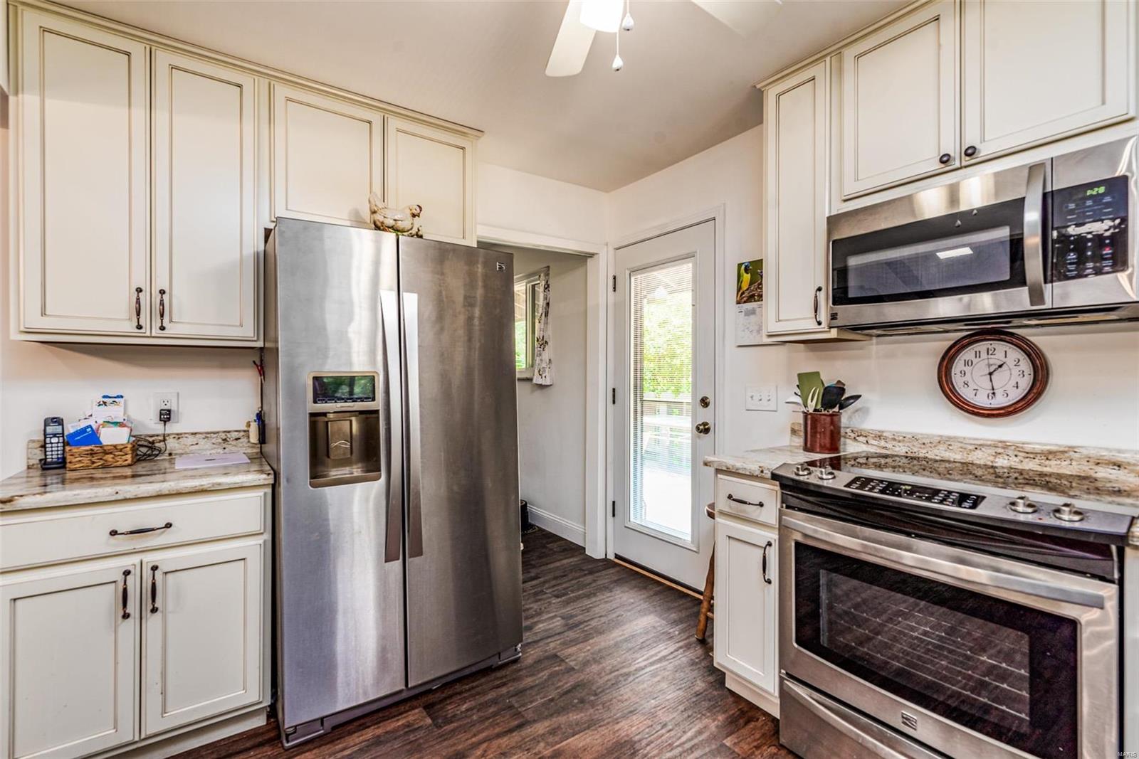 10491 Schuessler Road St. Louis, MO 63128 - Photo 8 of 35 Gallery Image 8