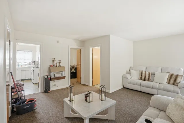 a view of a livingroom with furniture