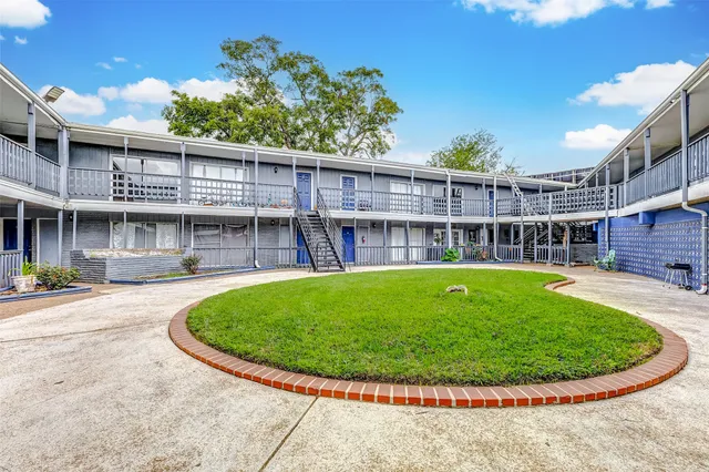 $1,000 | 7527 Gulf Freeway, Unit 2, Houston, TX 77017