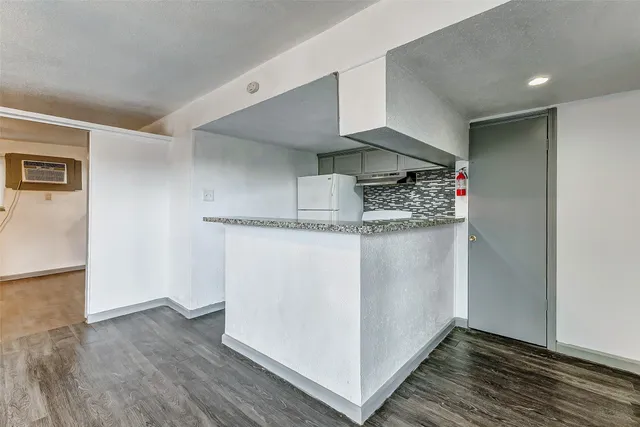$1,000 | 7527 Gulf Freeway, Unit 2, Houston, TX 77017