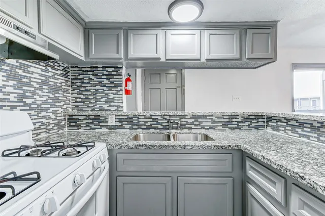 $1,000 | 7527 Gulf Freeway, Unit 2, Houston, TX 77017