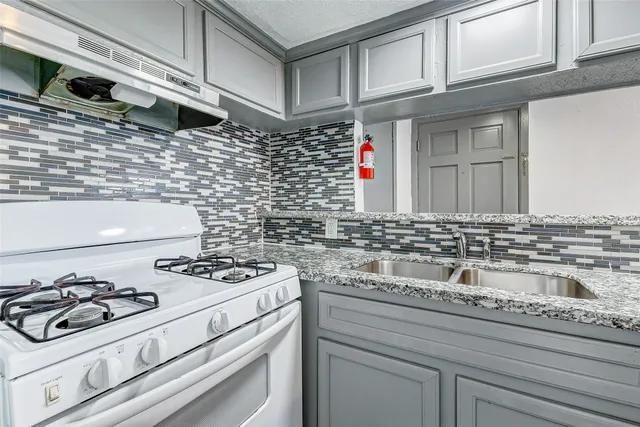 $1,000 | 7527 Gulf Freeway, Unit 2, Houston, TX 77017