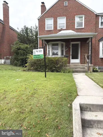 a front view of house with yard