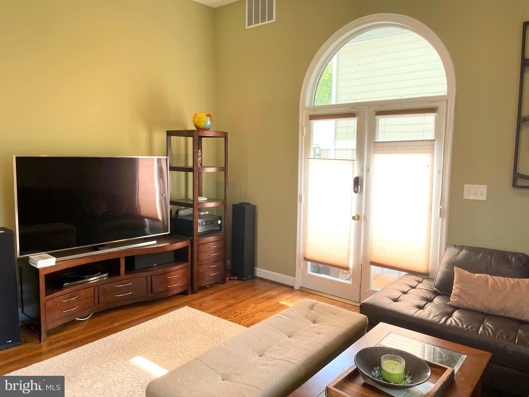 4533 Rosedale Avenue Bethesda, MD 20814 - Photo 12 of 35 Gallery Image 12