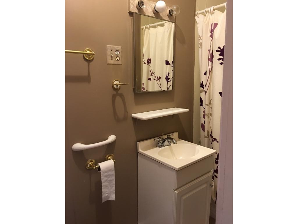 811 Hurricane Road Northeast Wise, VA 24293 - Photo 14 of 34 Master Bathroom