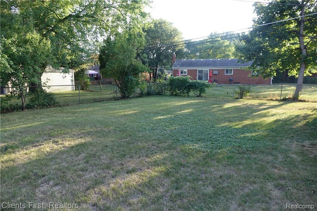 14969 Newburgh Road Livonia, MI 48154 - Photo 24 of 26 DSC04797.JPG
