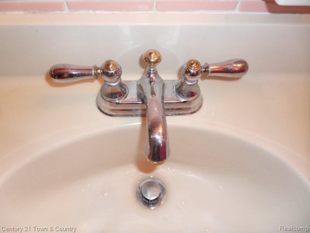 17144 Huntington Road Detroit, MI 48219 - Photo 48 of 57 SECOND FL Bathroom 2.JPG