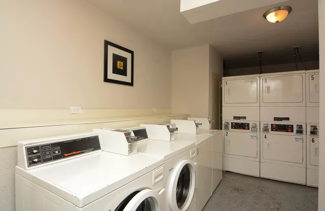 $1,550 | 817 West Lakeside Place, Unit 408, Chicago, IL 60640