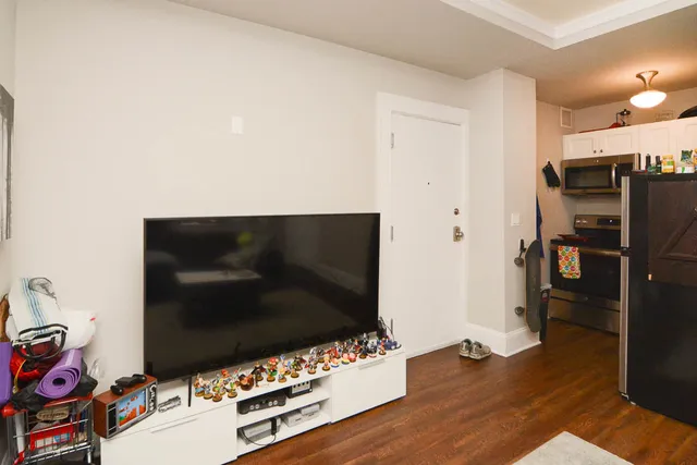 $1,550 | 817 West Lakeside Place, Unit 408, Chicago, IL 60640