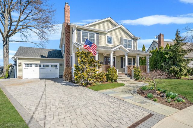 $1,450,000 | 15 Foxcroft Road, Albertson, NY 11507