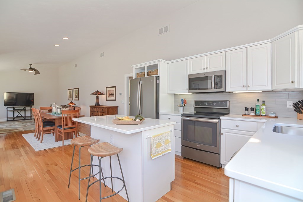 115 Stow Road, Unit 115 Boxborough, MA 01719 - Photo 13 of 28