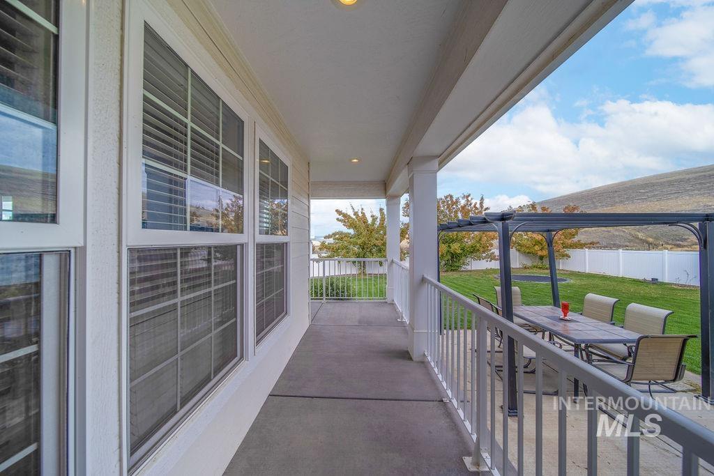 19809 Tammany Creek Road Lewiston, ID 83501 - Photo 20 of 50 Balcony featuring outdoor dining space