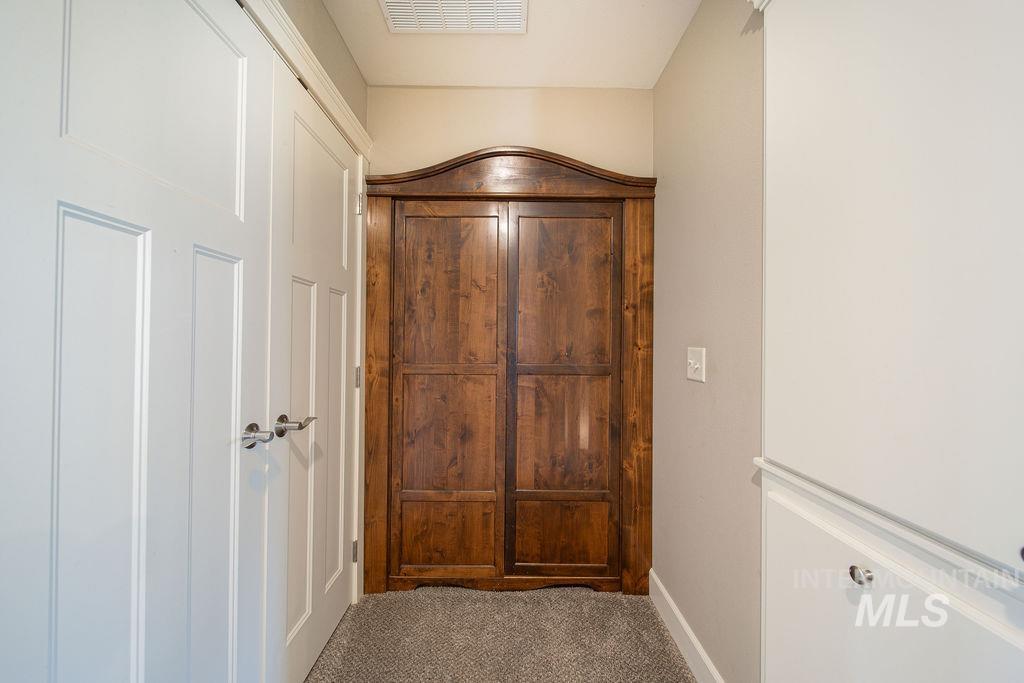 19809 Tammany Creek Road Lewiston, ID 83501 - Photo 35 of 50 Hallway featuring carpet floors and baseboards