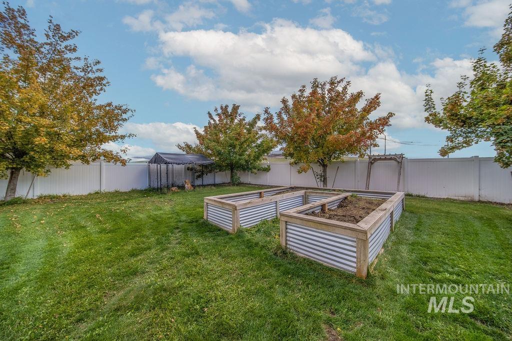 19809 Tammany Creek Road Lewiston, ID 83501 - Photo 42 of 50 Fenced backyard featuring a vegetable garden