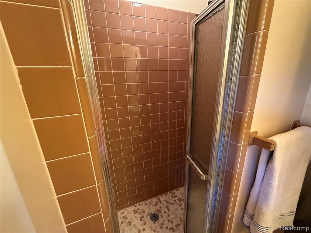 4252 Sheldon Road Rochester, MI 48306 - Photo 24 of 42 Gallery Image 24
