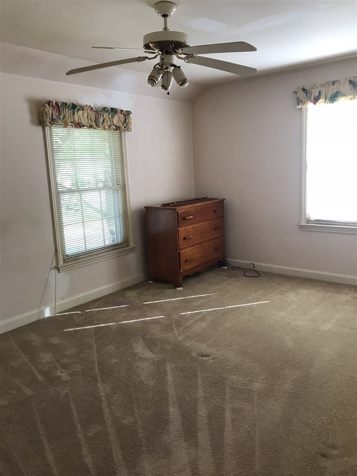 1349 Roslyn Road Grosse Pointe, MI 48236 - Photo 11 of 14 31363323-10.JPG
